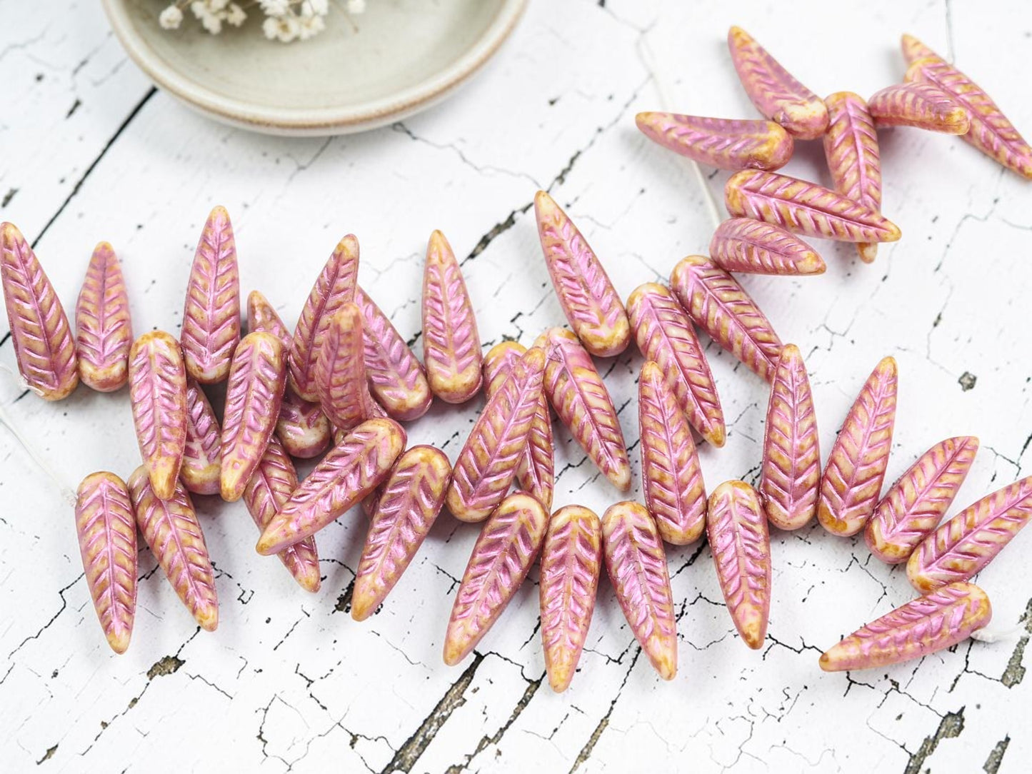 *20* 17x5mm Metallic Pink Washed Beige Picasso Feather Dagger Beads