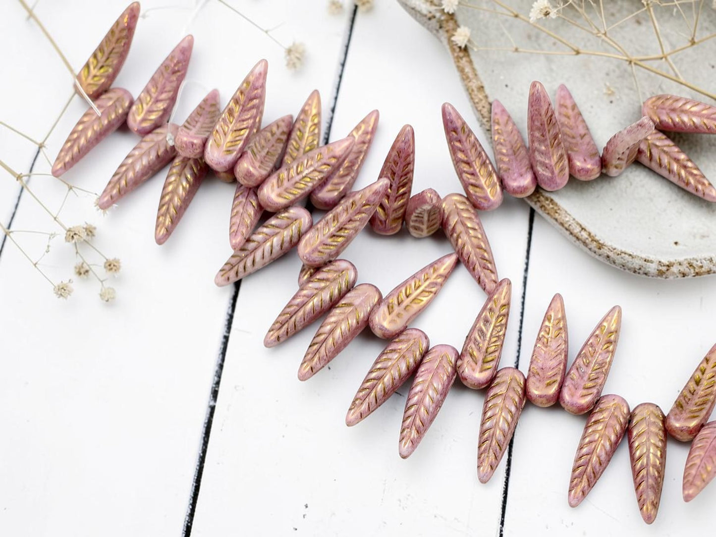 *20* 17x5mm Gold Lustered Vintage Rose Pink Picasso Feather Dagger Beads