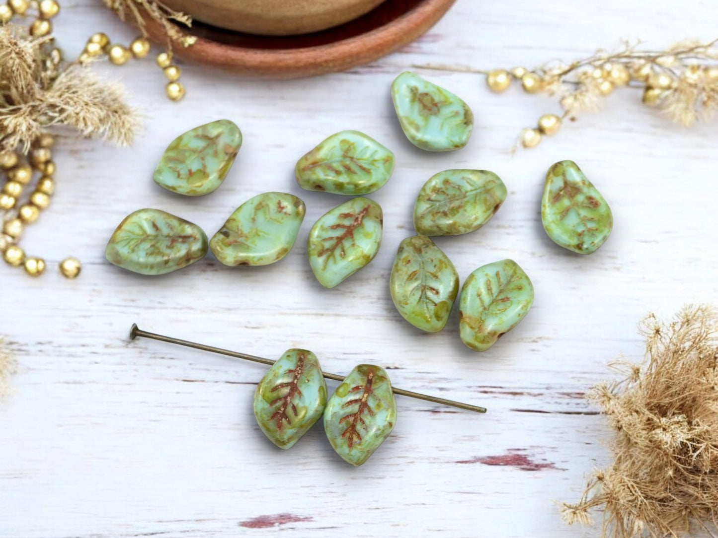 *20* 15x10mm Turquoise Picasso Curled Leaf Beads