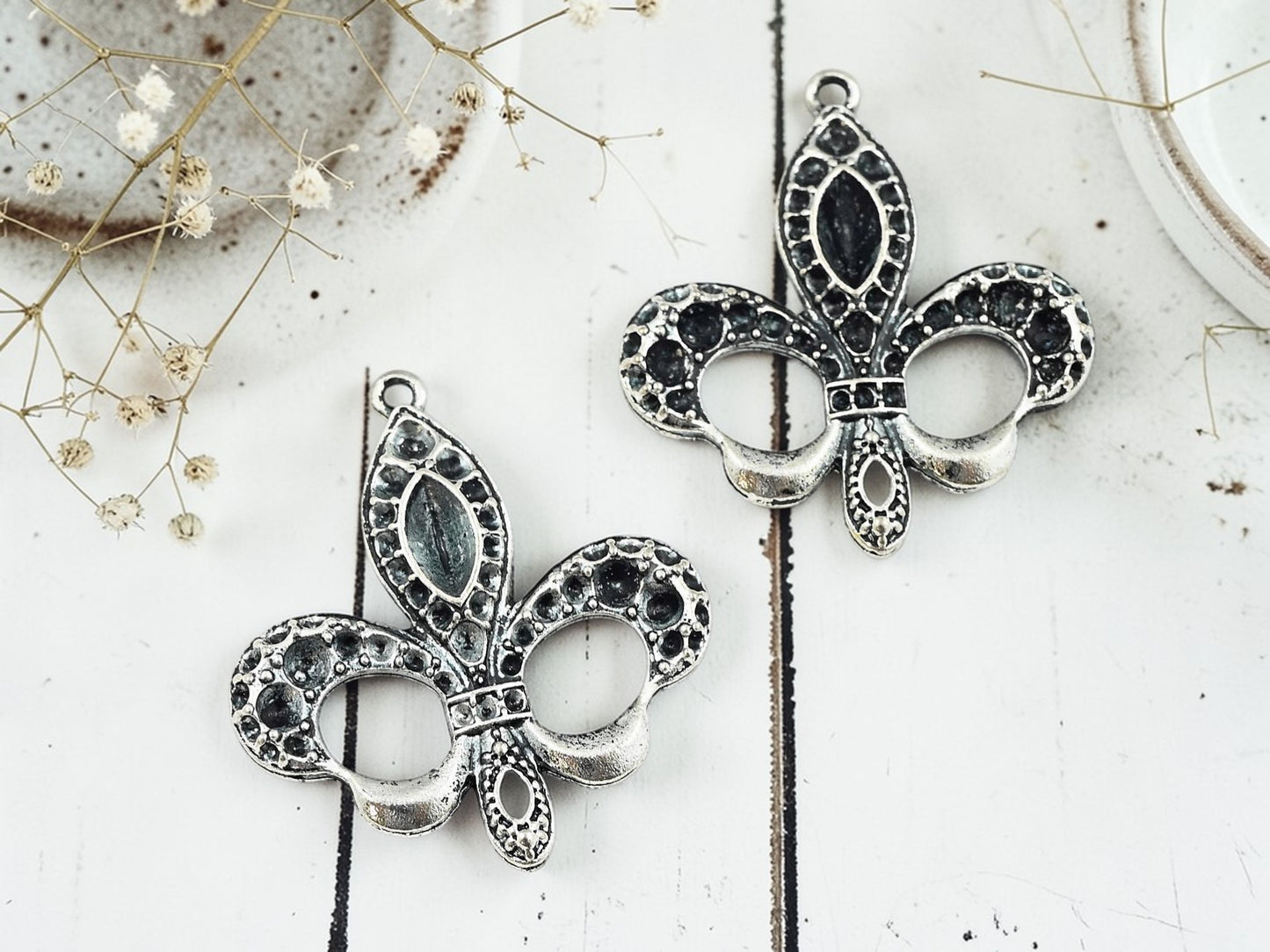 *2* 41x37mm Antique Silver Fleur De Lis Pendants