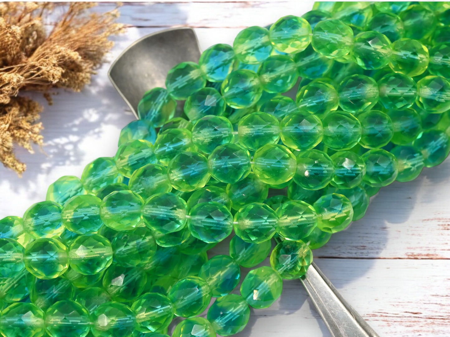 *25* 10mm 2 Tone Uranium Glow in the Dark Fire Polished Faceted Round Beads