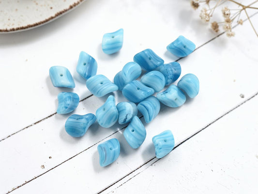 *20* 8x12mm Blueberry Cream Wavy Beads