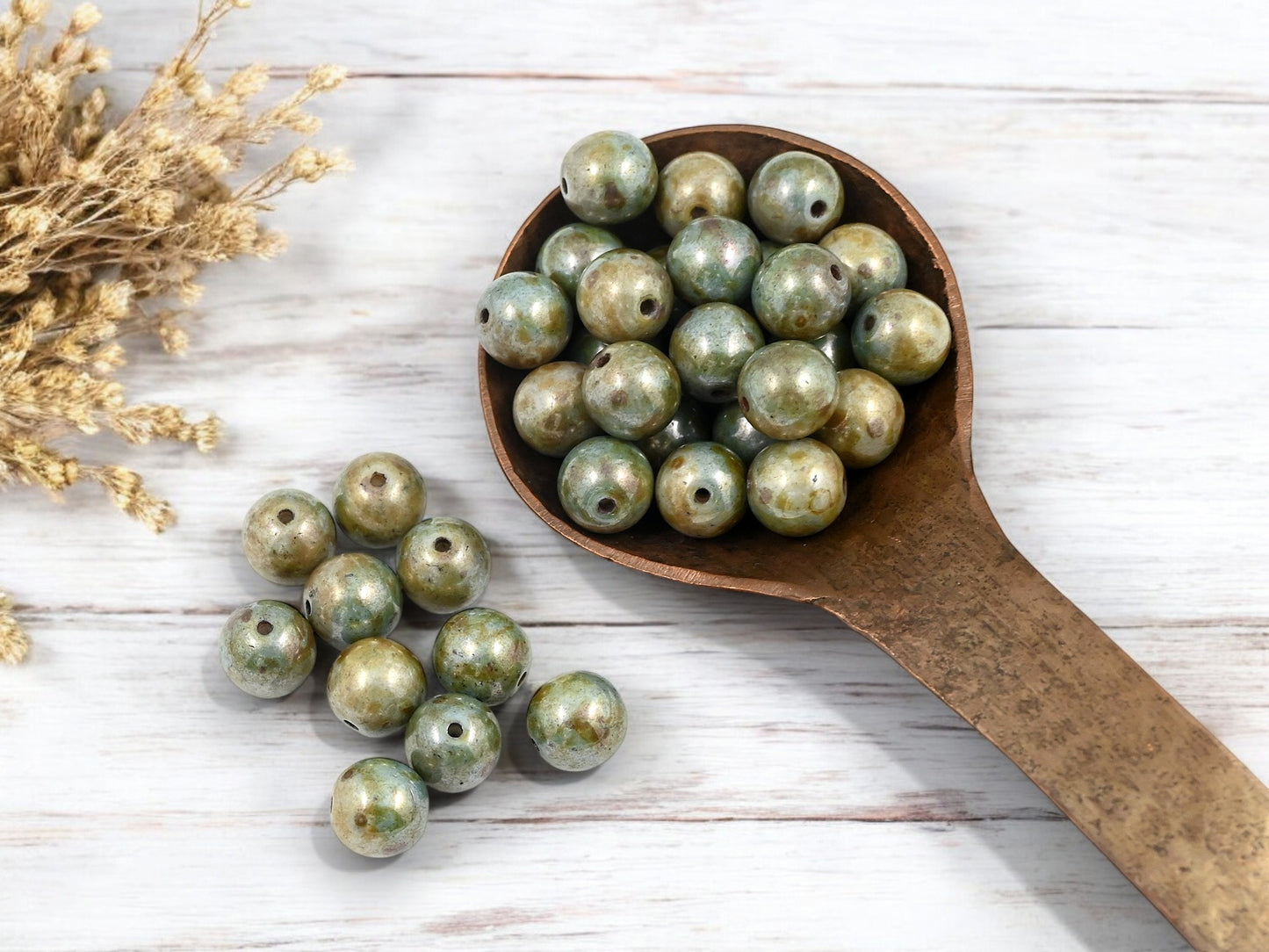 *25* 8mm Opaque Green Luster Picasso Round Druk Beads