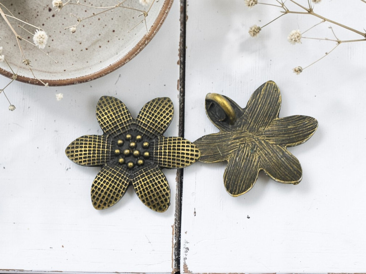 30mm Antique Bronze Flower Pendant