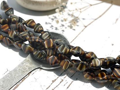 *13* 15x11mm Dark Chroust Tri Oval Beads