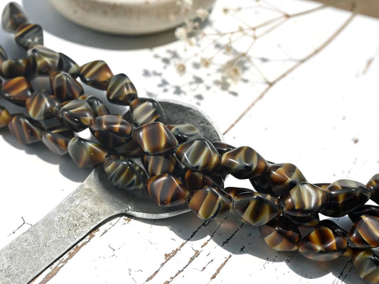 *13* 15x11mm Dark Chroust Tri Oval Beads