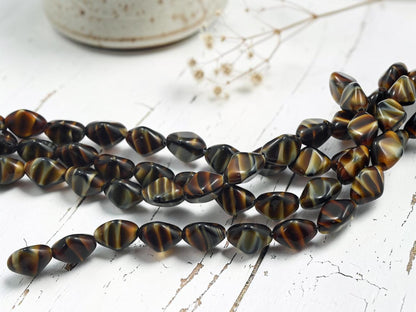 *13* 15x11mm Dark Chroust Tri Oval Beads