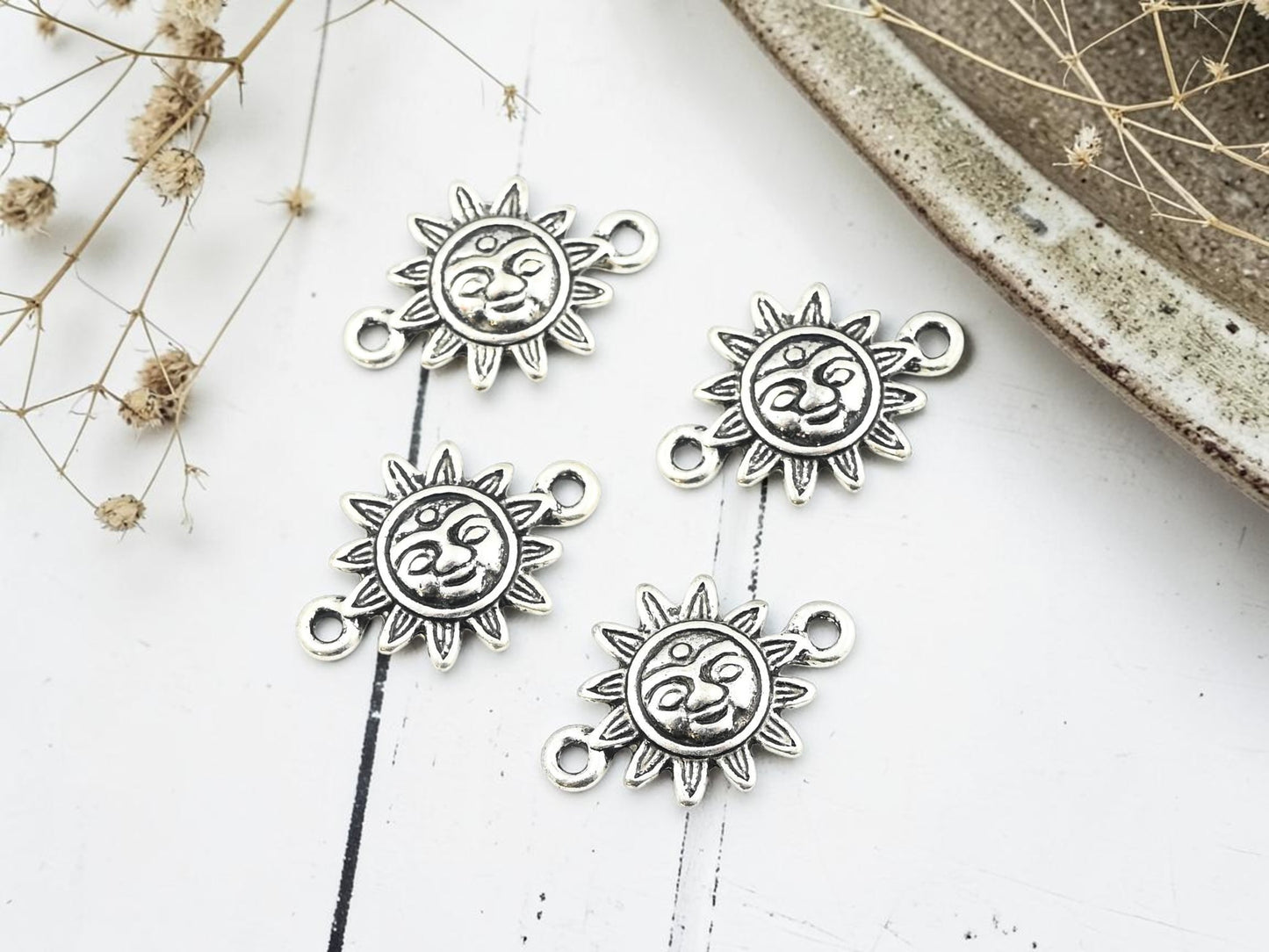 *4* 24x17mm Antique Silver Sun Face Connectors